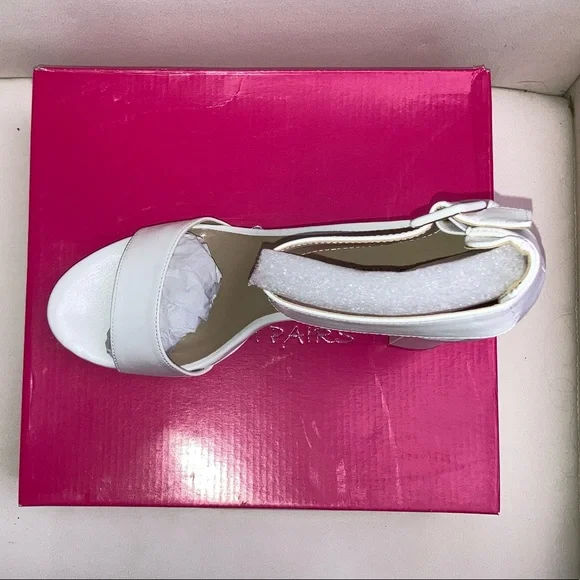 Dream Pairs White Chunky Heels - Picture 3 of 7